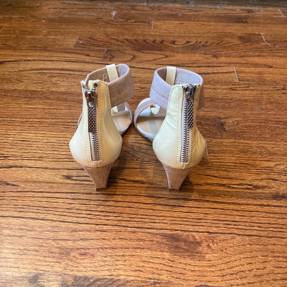 Sandals - Picture 2 of 5